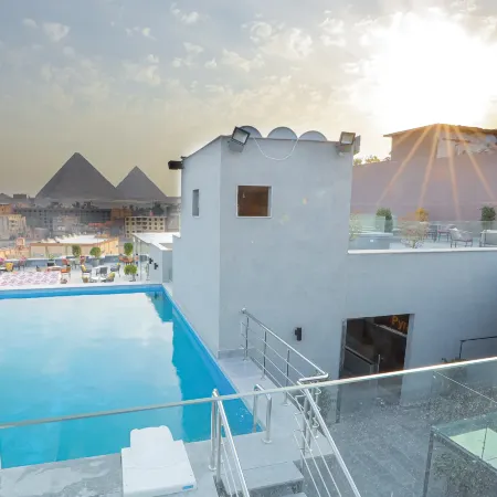 Pyramid Front Hotel