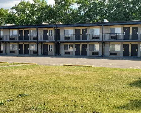 Travelodge by Wyndham Livonia/Canton/Novi Detroit Area Hotels in Wayne County