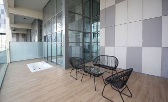 Bloomfields Luxury 2Br Duplex in Raha Lofts