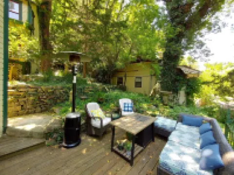 The 1883 Peabody House Bed & Breakfast