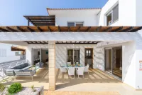 Protaras Sapphire Seaside Villa Hotels near Fig Tree Bay Wake School - Wakeboarding, Wakesurfing, Вейксерф Кипр