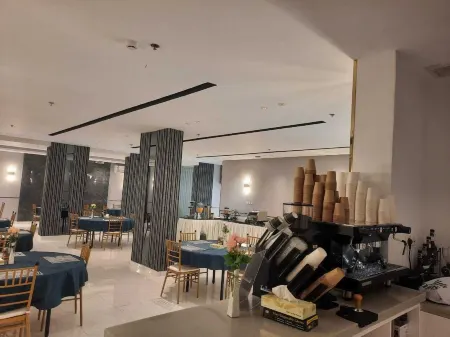 Sweet Land Hotel Отели в г. Умлуж