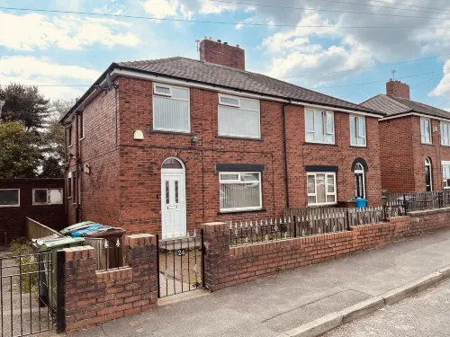 Entire 3-Bedroom Home in Oldham - Guest House Hotels in Delph
