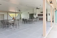 搭配馬與槍的帳篷旅舍/牧場