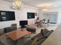 Stylish villa avec parking et piscine - Villas