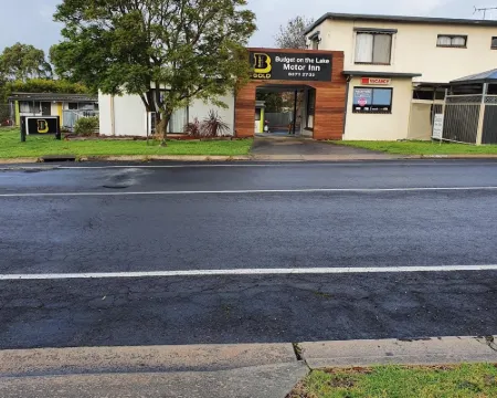Budget on the Lake Hotels in Hamilton