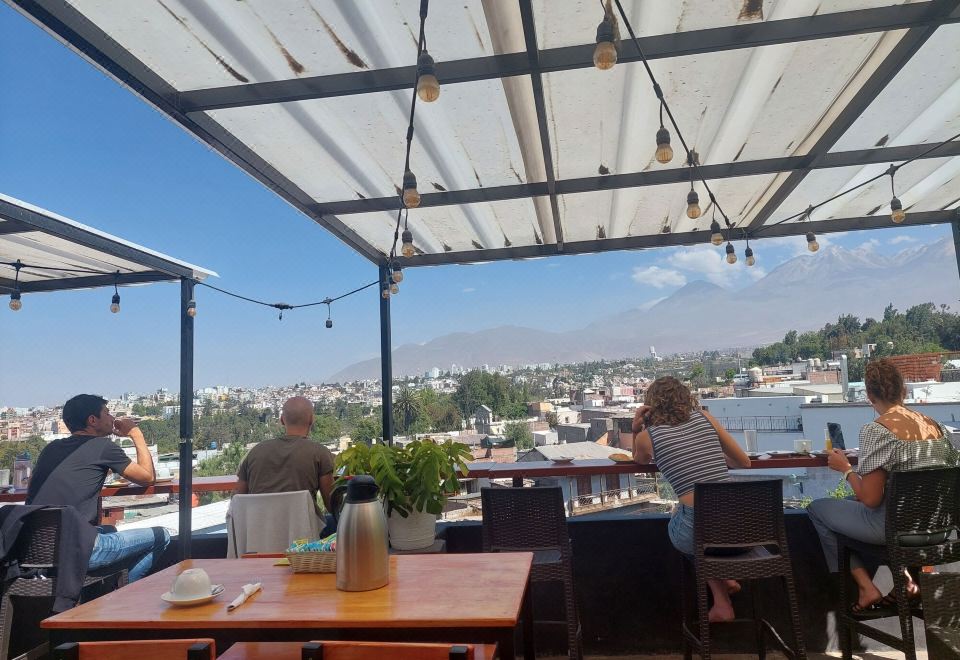 2. 론코 호스텔 아..