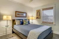 Peaceful Getaway Close to Loop, Beach, Dining