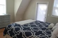 2 Bedroom Condo, Close to Town and the Beach