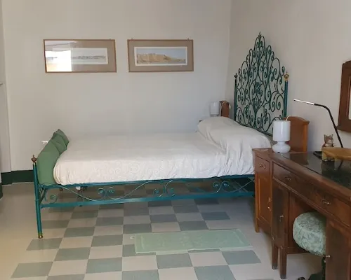 Detached House with Large Terrace Equipped Pets Are Welcome Hotels in Bosa