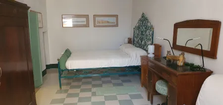 Detached house with large equipped terrace, pets welcome