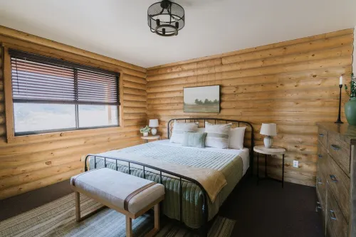Cozy cabin minutes from downtown Midway, sleeps 17+