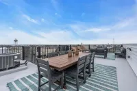Rooftop Deck with 2 Master Suites with Linens + Towels