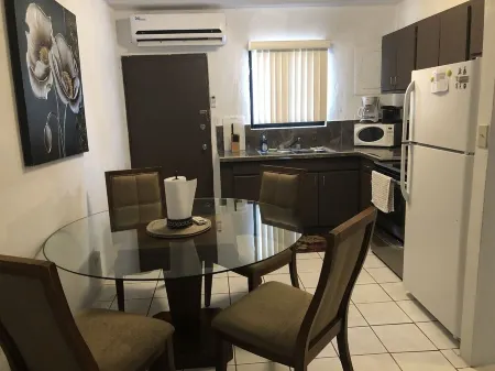 PEDRO'S PLACE PRIVATE APARTMENT 2 BDRM 1 ba Free Power, Water and Internet Отели рядом с достопримечательностью «Agana Bay»