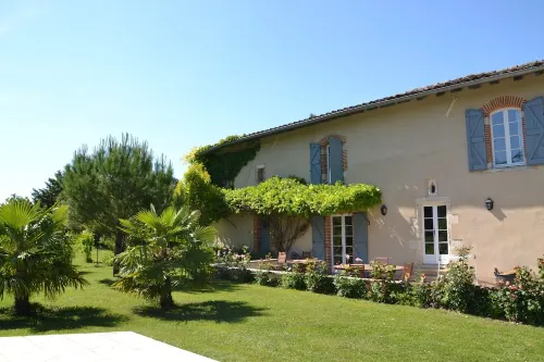 Beautiful Cottage on the bank of the river Tarn - 6/7 people. Pool .