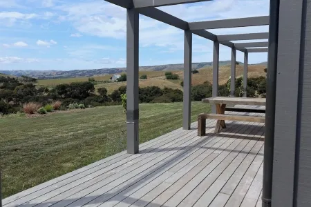 Beautiful Wairarapa views, short drive to all Martinborough has to offer Отели в г. Мартинборо