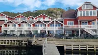 Fantastic fishing hut with sea view directly on the water Hotels in 