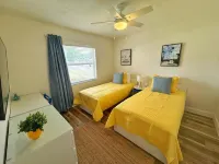 NEW Amazing Sunshine-Up 6 Guests-Private Backyard