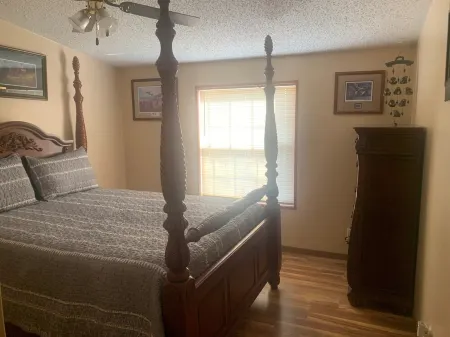 Beautiful and cozy 3 bedroom home, perfect for a family get away.