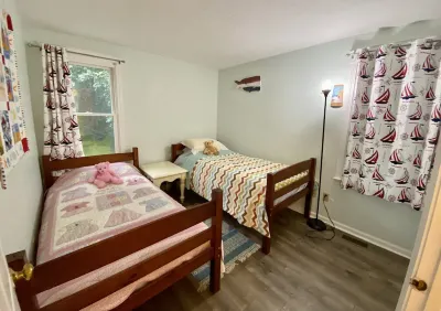 Beautiful 2 Bedroom Cottage Just Short Stroll To Town Neck Beach The Spotted Cod 주변 호텔