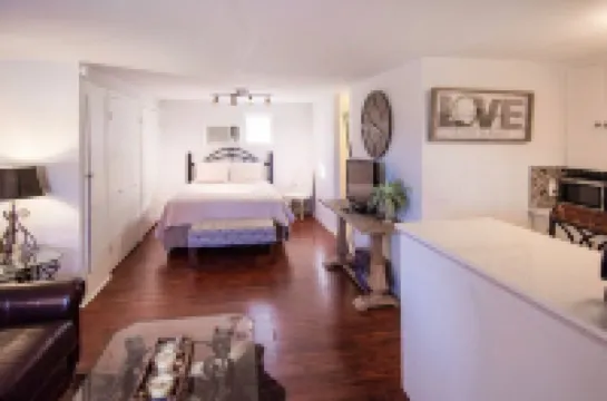 Homey Studio Apt in Asian Dist Hotels in 