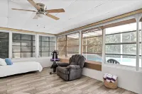 Bright Sunshiney Stay… Private Pool Paradise