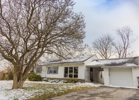 Specious Quiet 3b2b single family home with fish pond and Netflix more