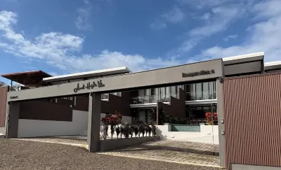 Brand new private Villa, spectacular views, pool, jacuzzi, sun deck, BBQ, WiFi Hotels in 