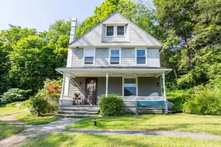 Charming and Relaxing 4br Farmhouse for Group Getaway