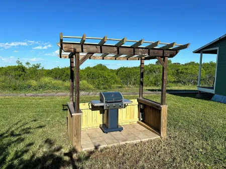 Fun Family Countryside Tiny House with Pool