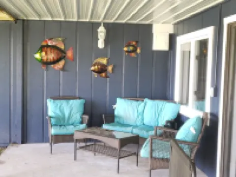 Lakefront - Gentle Slope to Water - Sleeps 18