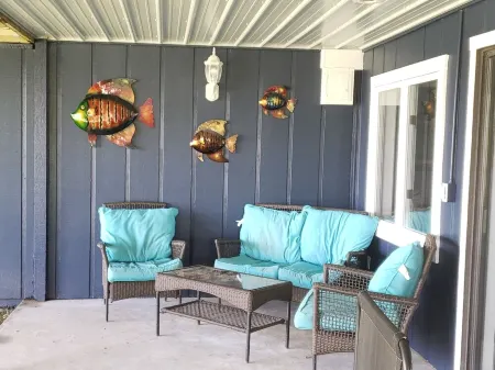 Lakefront - Gentle Slope to Water - Sleeps 18