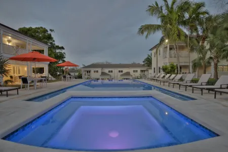 Silk Cotton Villa 7 Отели рядом с достопримечательностью «Dolphin Cay Atlantis»