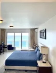 Sunset Beach View - Luxury Studio next to The Morgan Resort