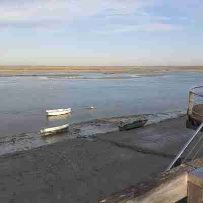 Apartment with parking in the medieval city, 100 m from the quay, shops. Fitness & Recreational Facilities