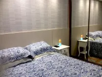 IDEAL FOR FAMILIES AND BUSINESS Central beach, accommodates 4 people. 180 m from the beach