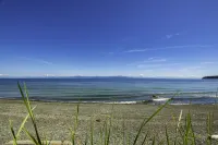 Lil Q Modern Cottage - 3 min from the beach! Hotels in Nanaimo G