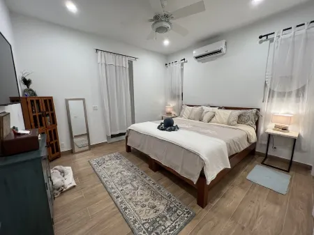 New private botanical villa on gated acre 5mins walk to beach