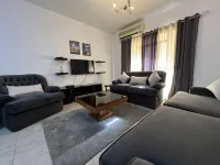 Luxury apartment new cairo alrehab Family Park附近的飯店