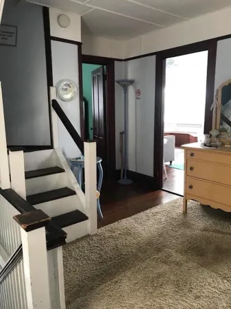 Oceanside cottage home with stunning ocean views Отели рядом с достопримечательностью «Палас Плейленд»