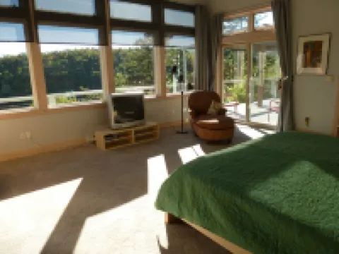 Farside CabinSecluded mountain top getaway with mountain views & rustic charm