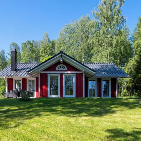 Comfortable Swedish house in a prime location on Lake Rottnan with its own shoreline