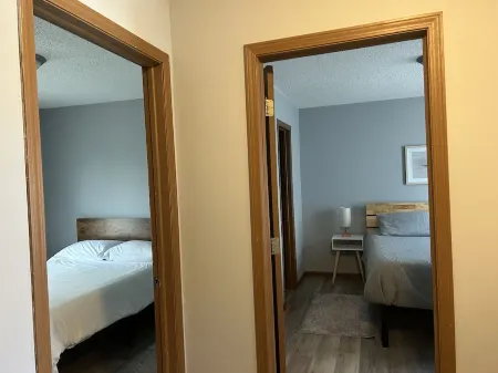 West Des Moines Bungalow Отели в г. Запад Де-Мойн