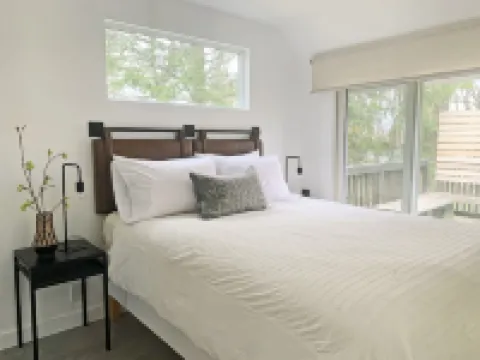 Contemporary Cottage less than an hour from NYC! Hotels in Vernon