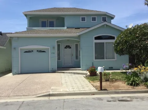 Gorgeous 3 Bedroom house close to the Beach!