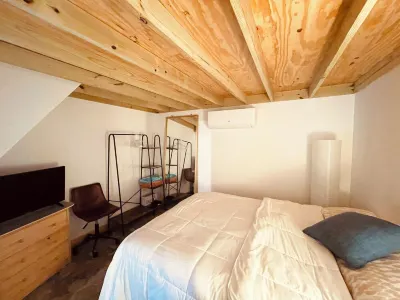 Cozy cabin with 1 bedroom and WiFi, AC in lovely Homestead Hotels near Homestead-Miami Speedway