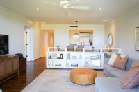 Luxurious Oceanfront Villa with hot tub, pool, on the North Shore