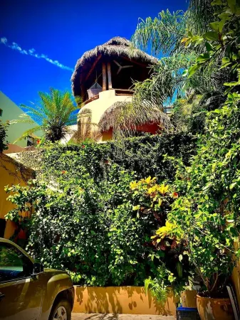 Relax in the private pool, chill out in the palapa or walk to the beach or Plaza Отели в г. Саюлита