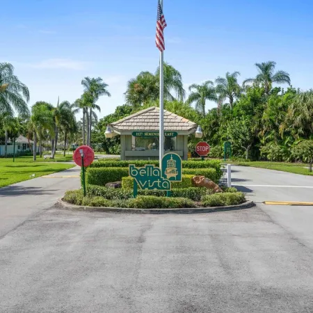 Just renovated! Best condo in Jupiter, Walk to the beach!