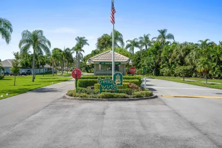 Just renovated! Best condo in Jupiter, Walk to the beach!